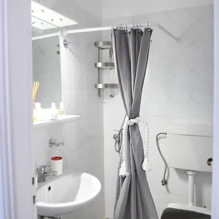 אורחן Dryades Family